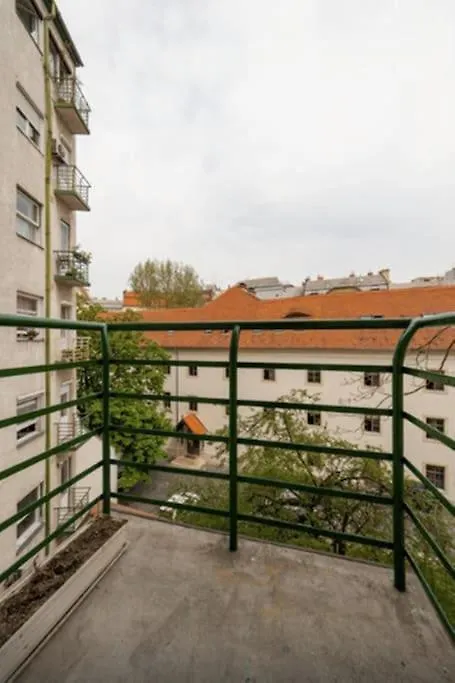Art Deco Apartment 3 Bedroom, 3 Bathroom, Balcony Budapest