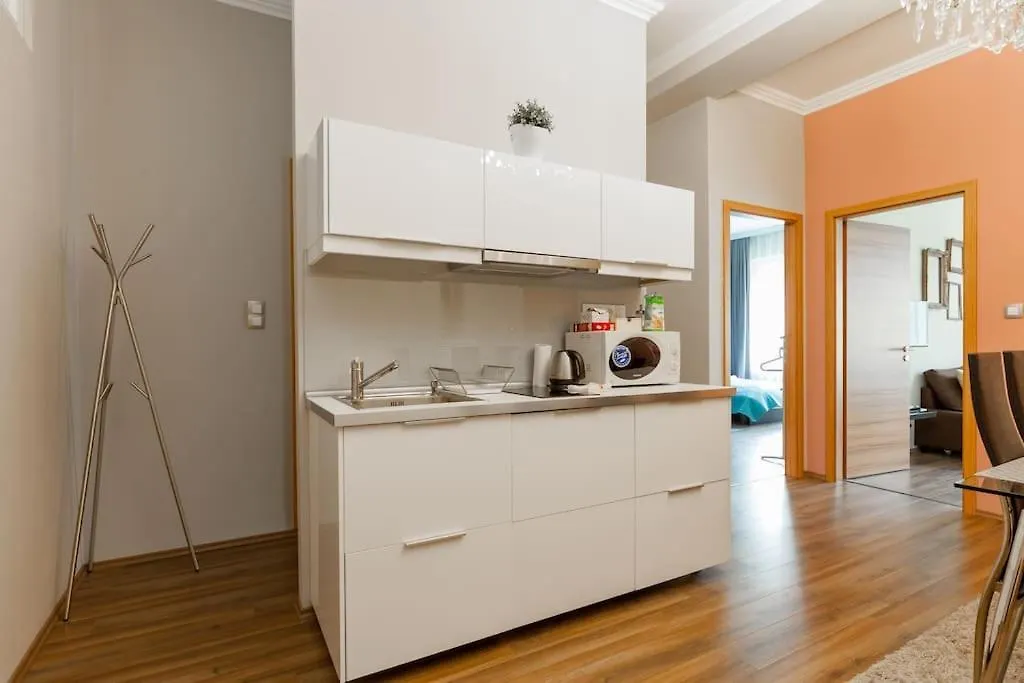 Art Deco Apartment 3 Bedroom, 3 Bathroom, Balcony Budapest