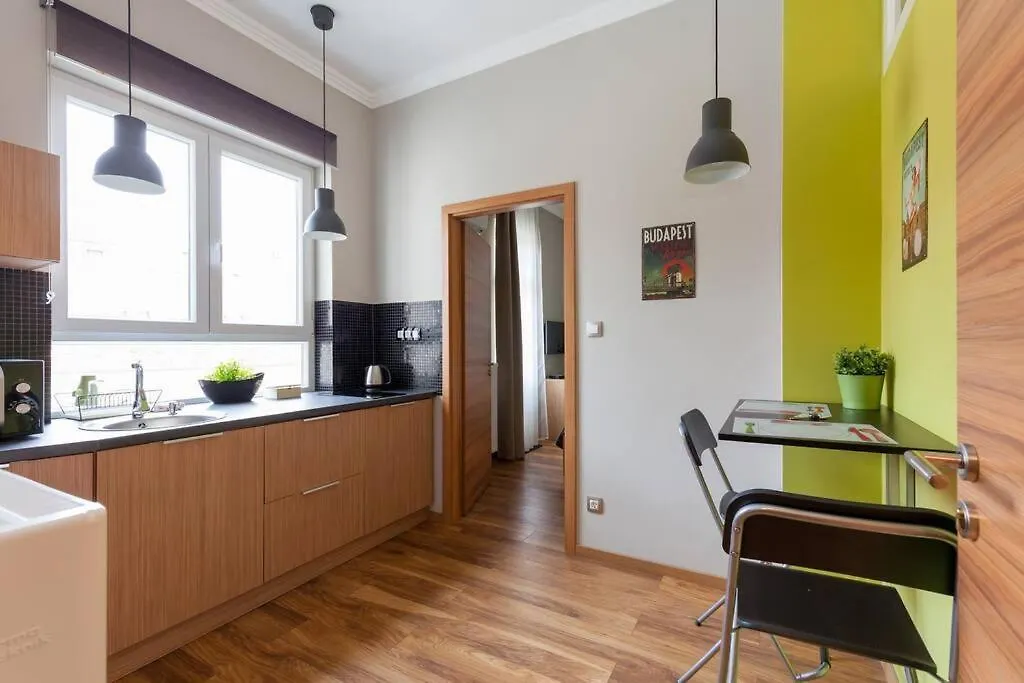 Art Deco Apartment 3 Bedroom, 3 Bathroom, Balcony Budapest
