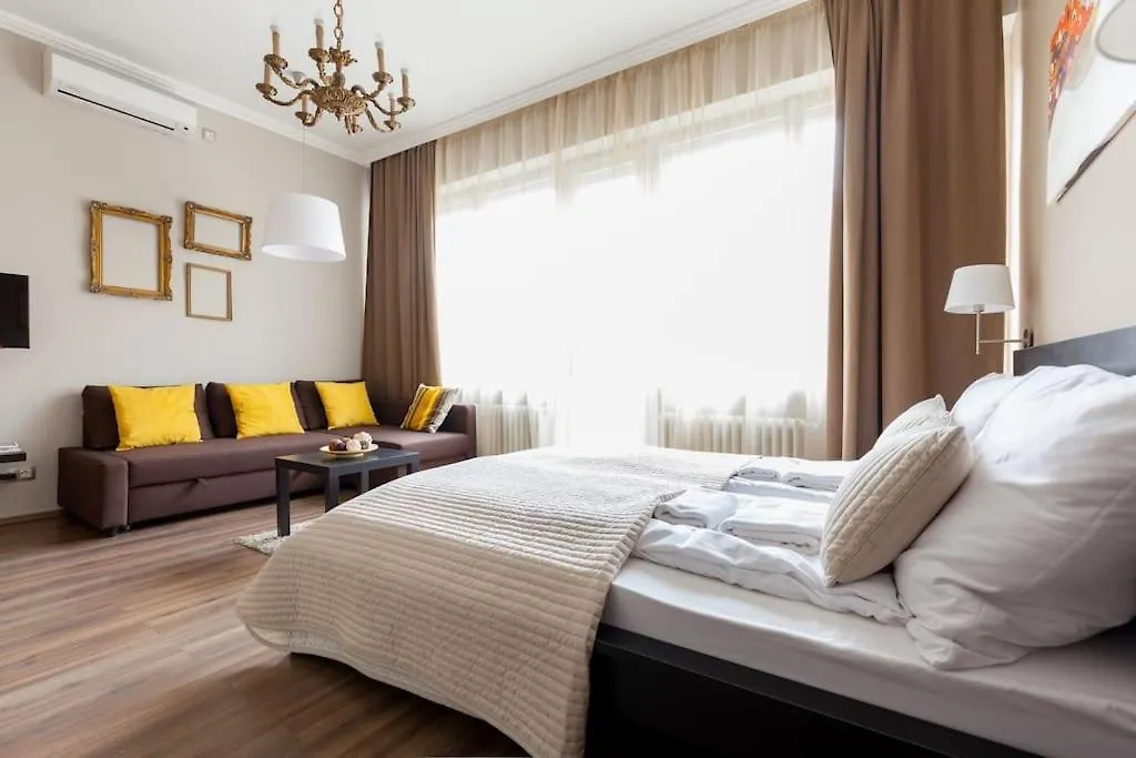 Art Deco Apartment 3 Bedroom, 3 Bathroom, Balcony Budapest