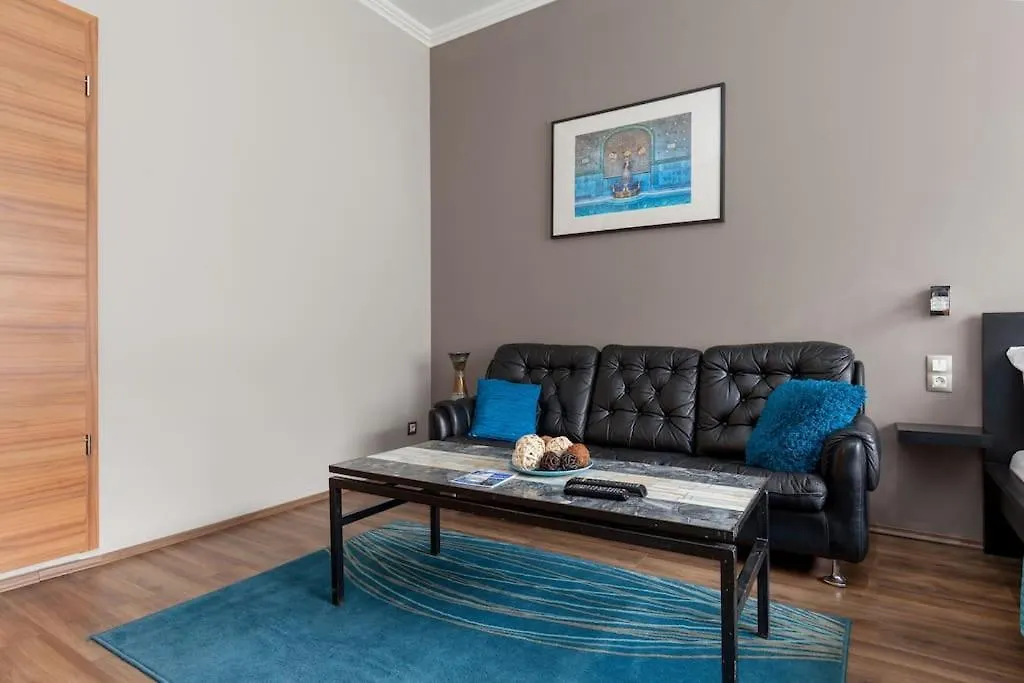 Art Deco Apartment 3 Bedroom, 3 Bathroom, Balcony Budapest