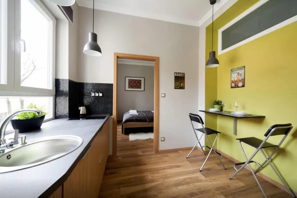 Art Deco Apartment 3 Bedroom, 3 Bathroom, Balcony Budapest