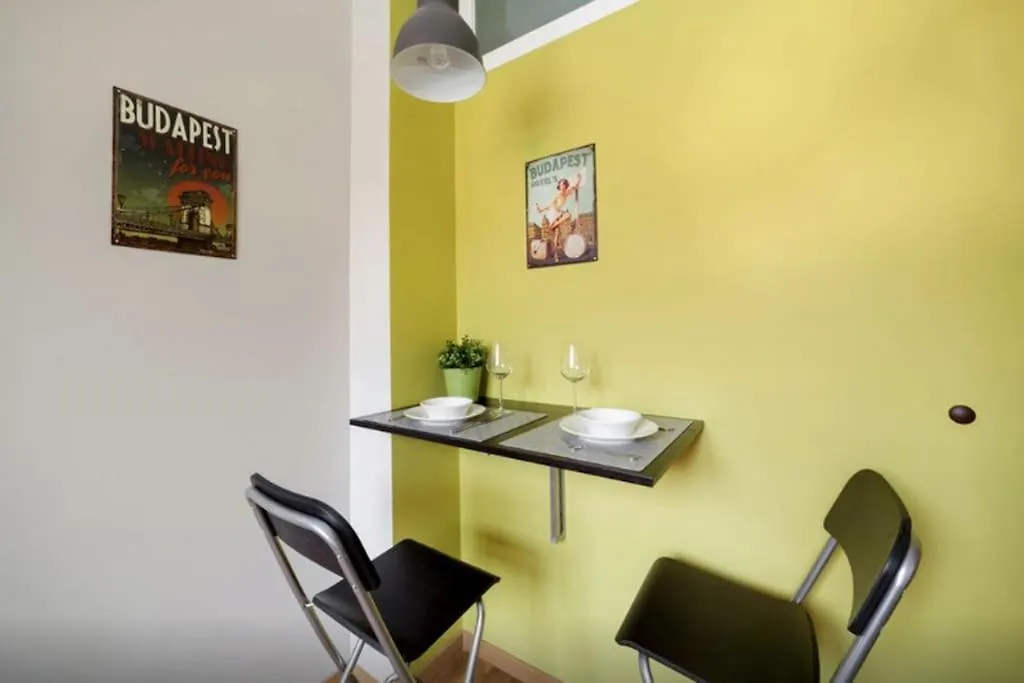 Art Deco Apartment 3 Bedroom, 3 Bathroom, Balcony Budapest