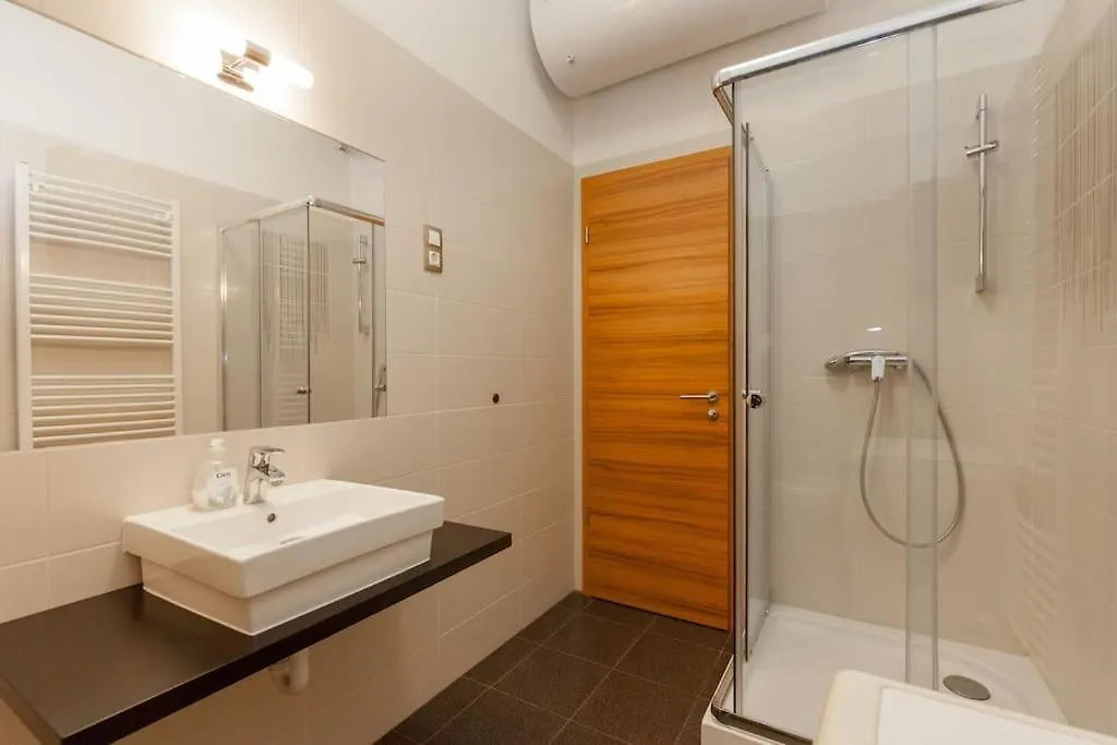 Art Deco Apartment 3 Bedroom, 3 Bathroom, Balcony Budapest